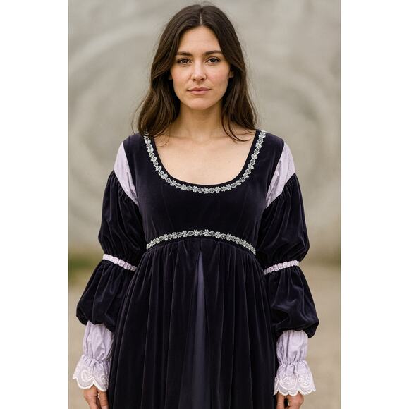 Repro Medieval Maiden Dress Purple Velvet S/M Gown Princess Queen Rennaissance - Picture 1 of 16